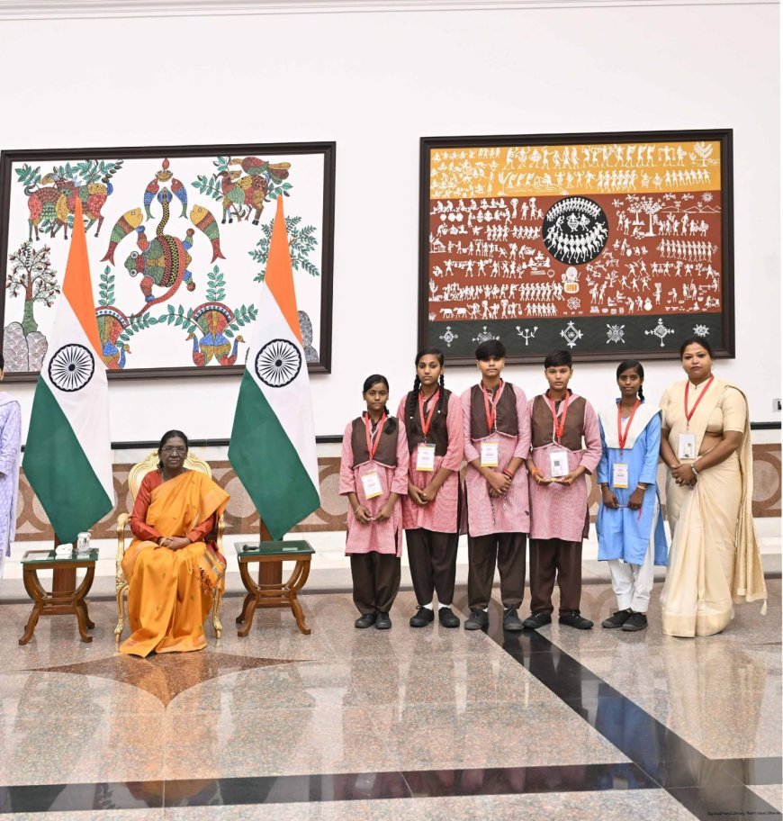 राष्ट्रपति भवन में राष्ट्रपति द्रौपदी मुर्मु से मिलीं बुलंदशहर की बेटियां, रक्षाबंधन पर मिला गौरवपूर्ण अवसर