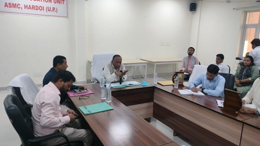 Hardoi News Today: अपर मुख्य सचिव स्वास्थ्य अमित घोष ने ली समीक्षा बैठक, बाढ़ प्रभावित क्षेत्रों में राहत पैकेट के साथ मेडिकल किट देने के निर्देश