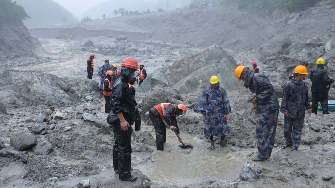Nepal Tragedy: नेपाल आपदा में फंसे बिहार के प्रवासी मजदूर, पूर्वी और पश्चिम चंपारण के परिवारों में पसरा सन्नाटा