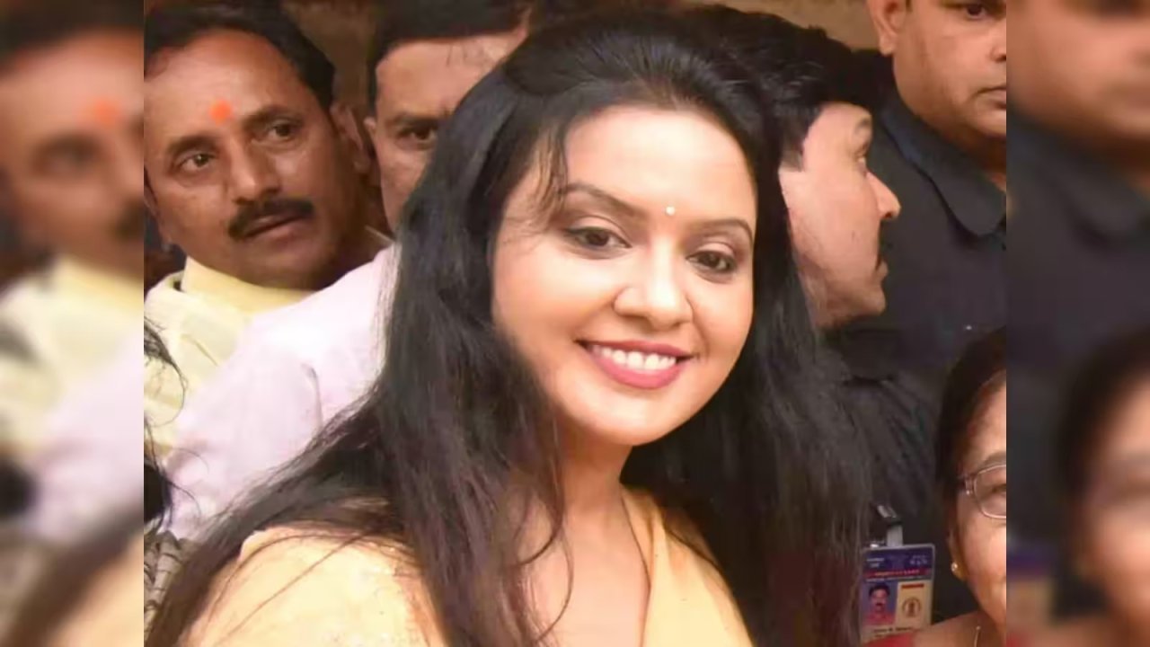 Amruta Fadnavis On Garba Controversy: गरबा में मुसलमानों के प्रवेश पर अमृता फडणवीस का बड़ा बयान, जानिए क्या कहा