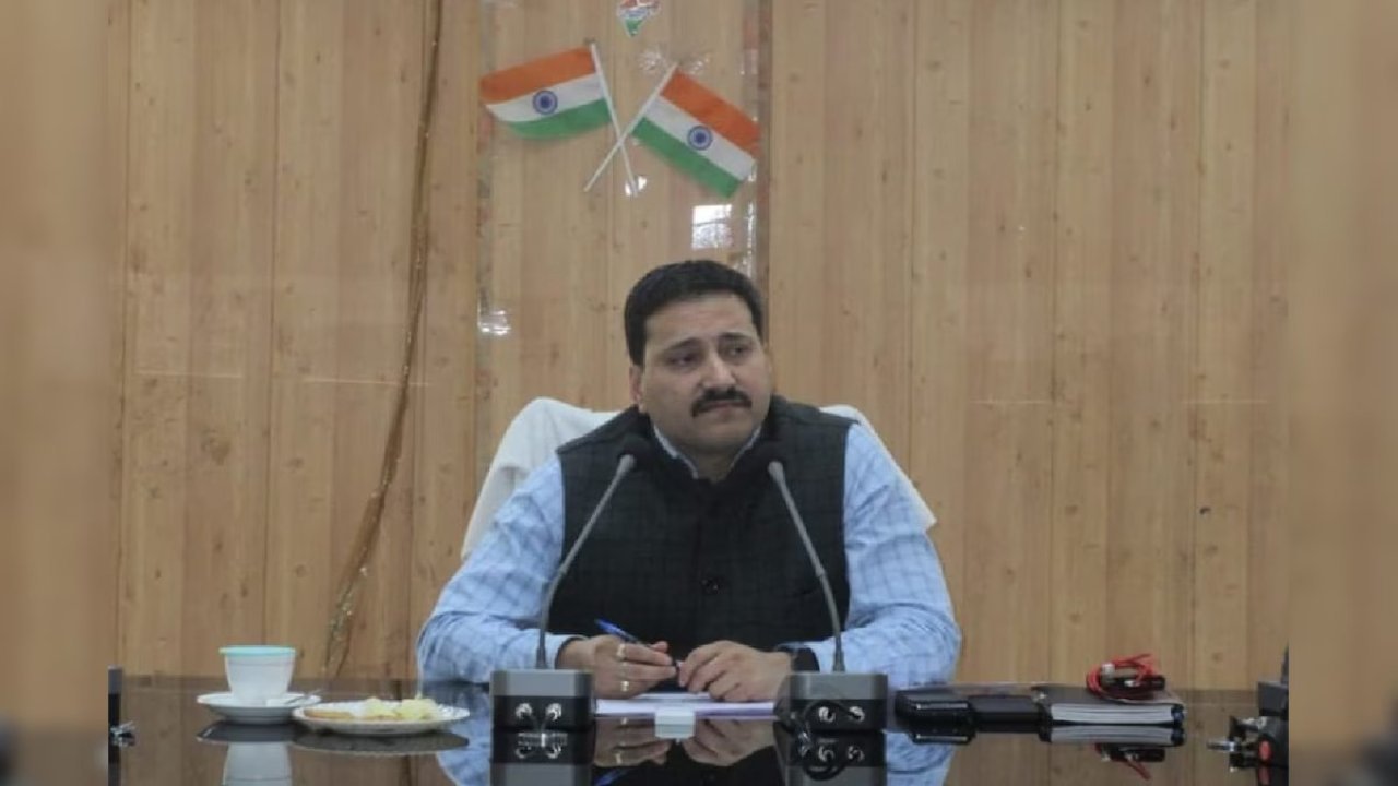 हरदोई में भारी बारिश के चलते कक्षा 8 तक के स्कूलों में अवकाश घोषित