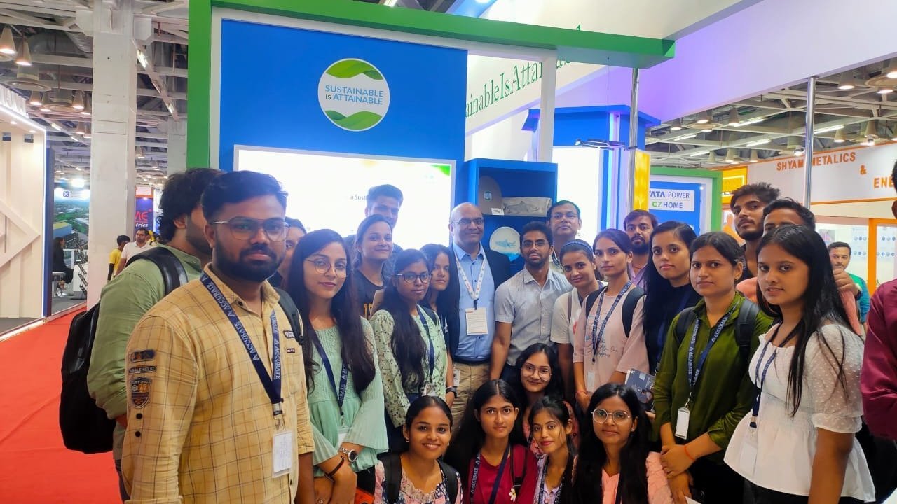 यूपीआईटीएस से युवाओं को मिली करियर की नई राह: 160 से अधिक यूनिवर्सिटी और बैंकों ने बताए रोजगार के अवसर