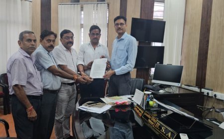 Hathras News Today: सरकारी स्कूलों के बदहाल रास्तों को लेकर एडीएचआर ने सौंपा ज्ञापन
