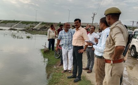 Ballia News Today: गंगा का जलस्तर बढ़ा, निहोरा नगर के 50 घरों में घुसा पानी, डीएम ने किया औचक निरीक्षण
