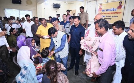 UP Flood Alert: भारी बारिश-बाढ़ की आशंका के बीच मंत्री नंद गोपाल नंदी ने चित्रकूट में संभाला मोर्चा, बांटी राहत किट