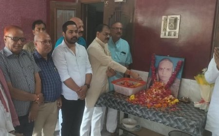 Hardoi News Today: शांति सिंह सिकरवार की 16वीं पुण्यतिथि पर भावभीनी श्रद्धांजलि, भंडारे में वितरित हुए लंच पैकेट व बूंदी