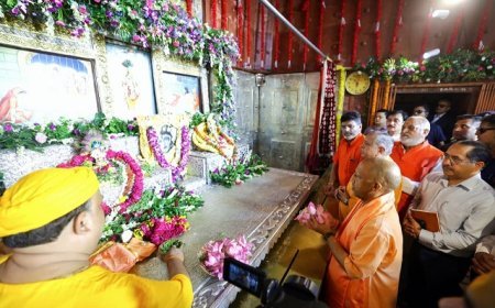 Mathura Janmashtami 2026: श्रीकृष्ण जन्माष्टमी पर श्रीकृष्ण जन्मभूमि पहुंचे सीएम योगी, चांदी से सजे गर्भगृह में किए ‘लाला’ के दर्शन