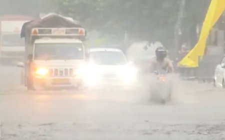 Delhi-NCR Rain Update: दिल्ली-एनसीआर में कड़कती बिजली और झमाझम बारिश, मौसम हुआ सुहाना, जलभराव से रफ्तार थमी