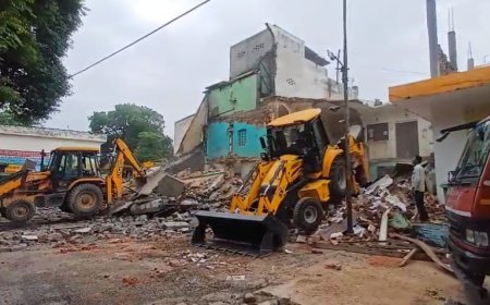 Saharanpur News: रातभर अफवाहों का दौर, सुबह कलेक्ट्रेट में चला बुलडोजर: सहारनपुर में मस्जिद का हिस्सा जमींदोज, 6 बुलडोजर और भारी पुलिस बल तैनात