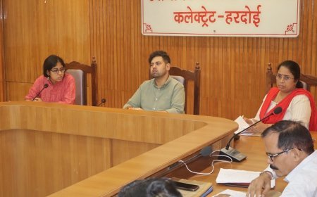 Hardoi News: चकबंदी मुकदमों के धीमे निस्तारण पर डीएम नाराज, पुराने मामलों को प्राथमिकता से निपटाने के निर्देश