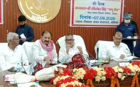 Ballia News: बलिया में बाढ़ और स्वास्थ्य व्यवस्था पर सख्त हुए एमएलसी रविशंकर सिंह, अधिकारियों को दिए अहम निर्देश