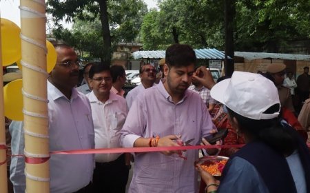 Hardoi News: विकास भवन में मॉडल प्रेरणा कैंटीन का शुभारंभ, स्वयं सहायता समूह की महिलाओं को मिलेगा स्वरोजगार का अवसर