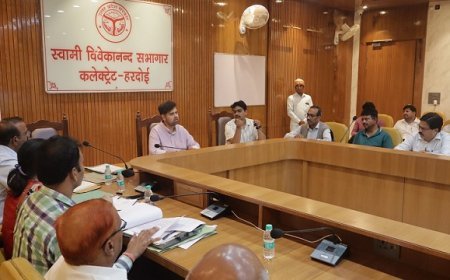 Hardoi News: हरदोई में जिला वृक्षारोपण, पर्यावरण एवं गंगा समिति की बैठक, डीएम अनुनय झा ने दिए पौधों की देखभाल और गंगा संरक्षण के निर्देश