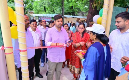 Hardoi News: विकास भवन में मॉडल प्रेरणा कैंटीन का शुभारंभ, स्वयं सहायता समूह की महिलाओं को मिलेगा स्वरोजगार का अवसर