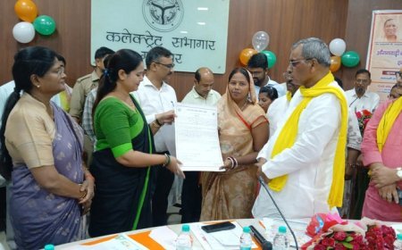 UP News: गाजीपुर में आंगनबाड़ी कार्यकर्ताओं व सुपोषित बच्चों के अभिभावकों का सम्मान, मंत्री ओमप्रकाश राजभर ने बांटे प्रमाण-पत्र