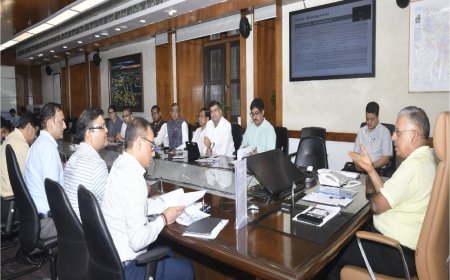 यूपी में मेट्रो और चिल्ला एलिवेटेड रोड की रफ्तार तेज, मुख्य सचिव ने प्रोजेक्ट मॉनीटरिंग ग्रुप की बैठक में दिए निर्देश