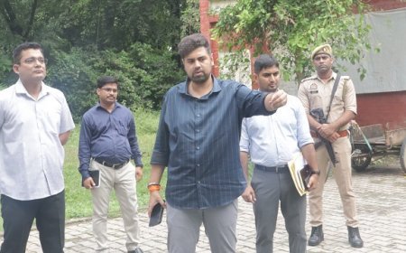 Hardoi News: जिलाधिकारी ने बंद पड़े कस्तूरबा पुस्तकालय का किया निरीक्षण, जीर्णाेद्धार कर आधुनिक सुविधाओं से विकसित करने के दिए निर्देश