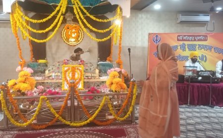 Prakash Parv: सम्भल में गूंजा गुरु ग्रंथ साहिब की वाणी का संदेश, प्रकाश पर्व पर सजीर्तन-कीर्तन दरबार