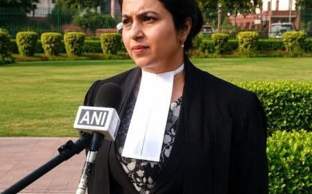 एडवोकेट रीना एन सिंह पहुंचीं चुनाव आयोग, सपा और अखिलेश यादव के खिलाफ सख्त कार्रवाई की मांग