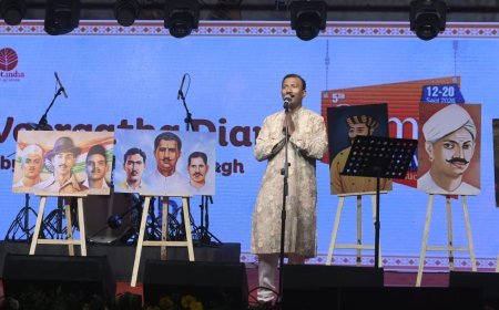गोमती पुस्तक महोत्सव: पार्थ सारथी सेन शर्मा बोले- युवाओं को संबल देता है साहित्य, लखनऊ पर लिखेंगे ऐतिहासिक उपन्यास