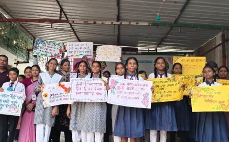 Education News: हिंदी दिवस पर निबंध और पोस्टर प्रतियोगिता में छात्रों ने दिखाई प्रतिभा, विजेताओं को किया सम्मानित
