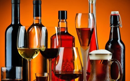 Lucknow News: नाबालिग को शराब बेचने के मामले में आबकारी विभाग का कड़ा एक्शन, सेल्समैन सेवा से बर्खास्त और ठेके पर 30 हजार का जुर्माना