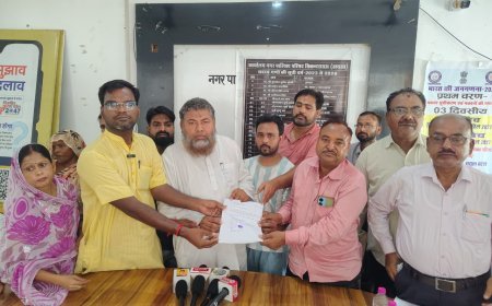 सिकंदराराऊ में अंबेडकर पार्क की उपेक्षा पर भड़के सभासद, पालिका अध्यक्ष और ईओ को सौंपा ज्ञापन