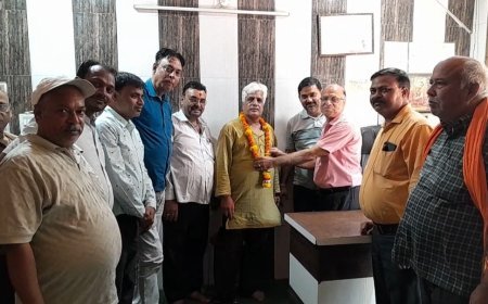 हाथरस में व्यापारी सम्मेलन के संयोजक सुरेश अग्रवाल का स्वागत, 12 जनपदों के प्रतिनिधि होंगे शामिल