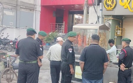 सहारनपुर में कोर्ट रोड पर नगर निगम का बुलडोजर एक्शन, दुकानों के आगे से हटाया अवैध कब्जा