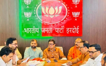 UP Politics: सेवा संकल्प अभियान की तैयारियों को लेकर भाजपा कार्यालय में समीक्षा बैठक
