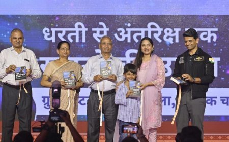 Shubhanshu Shukla Space Journey: गोमती पुस्तक महोत्सव में गूंजी अंतरिक्ष की उड़ान की कहानी, ग्रुप कैप्टन शुभांशु शुक्ला की ‘द सेकेंड ऑर्बिट’ का लोकार्पण