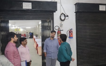 Hardoi News: हरदोई में EVM की FLC तैयारियों का DM अनुनय झा ने लिया जायजा, पारदर्शिता और सुरक्षा पर जोर