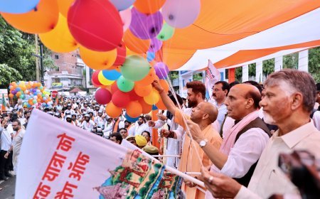Varanasi News: मोदी ने नक्सलवाद से मुक्ति दिलाई, जम्मू-कश्मीर से हटाया अनुच्छेद 370: रक्षा मंत्री राजनाथ सिंह
