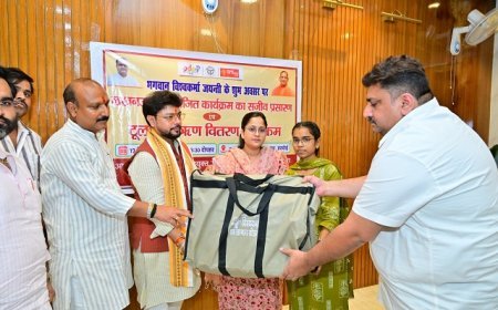 Hardoi News: विश्वकर्मा दिवस पर हरदोई के 100 लाभार्थियों को मिली टूलकिट, स्वरोजगार योजनाओं की दी गई जानकारी