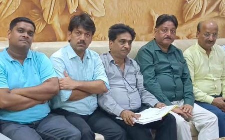 यूपीआई शुल्क पर हाथरस में व्यापारियों का फूटा गुस्सा: दो हजार से अधिक के भुगतान पर चार्ज का कड़ा विरोध