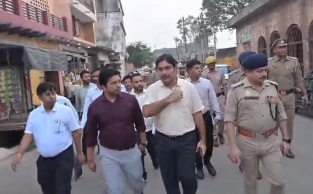 Sambhal News: सम्भल में त्योहारों को लेकर पुलिस अलर्ट, फ्लैग मार्च कर दिया सख्त संदेश; भड़काऊ पोस्ट पर होगी कार्रवाई