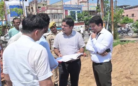 Sambhal News: सम्भल में विकास परियोजनाओं पर डीएम की नजर, चन्दौसी चौराहे के सौंदर्यीकरण में तेजी के निर्देश