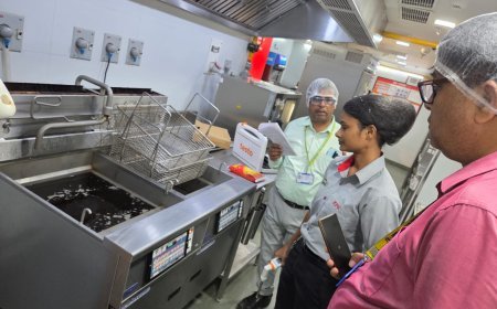 UP Food Safety: 'शुद्ध ही शुभ है' थीम पर यूपी में बड़ा अभियान शुरू, फूड कोर्ट से लेकर ढाबों तक होगी सख्त जांच