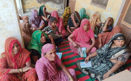 Hathras News: हाथरस में केनरा बैंक RSETI का जागरूकता शिविर, महिलाओं को मिला स्वरोजगार और आत्मनिर्भरता का मंत्र