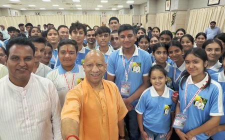 Educational Tour: देवप्रयाग के मेधावी विद्यार्थियों ने लखनऊ में देखा गोमती बुक फेस्टिवल, मिली ‘एग्जाम वॉरियर्स’ पुस्तक