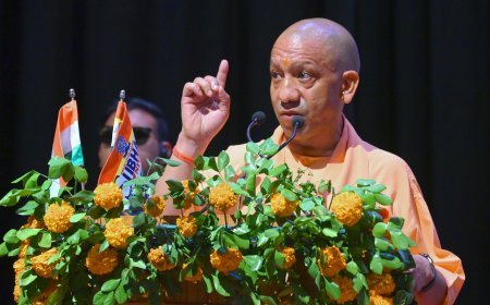 UP News: मेरठ में CM योगी का सख्त संदेश—नकारात्मक सोच वाला युवा नहीं बन सकता