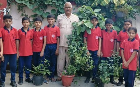 हरदोई: एसएस सेंट्रल एकेडमी में 'मेरे सपनों का भारत' थीम पर प्रतियोगिताएं आयोजित, विद्यार्थियों ने किया पौधरोपण