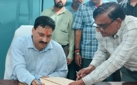 आईएएस राहुल पांडे बने हरदोई के नए डीएम, कलेक्ट्रेट कोषागार में संभाला पदभार