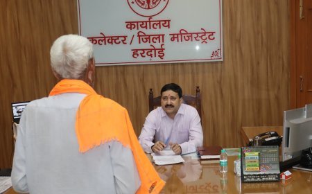 Hardoi News: नवागत जिलाधिकारी ने पहले दिन की जनसुनवाई, फरियादियों की सुनीं समस्याएं