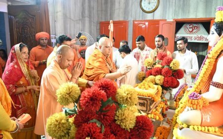 Gorakhpur News: सोशल मीडिया ने पेश किया अर्धसत्य का नया तथ्य, गोरखनाथ मंदिर में बोले सीएम योगी- विश्व मानवता अवसाद की शिकार