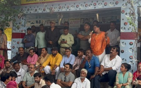 Hardoi News: शिक्षिका शाहीन बानो प्रकरण में शिक्षकों का धरना, बीआरसी से कोतवाली तक पैदल मार्च
