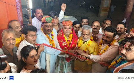 हाथरस: दाऊजी महाराज लक्खी मेले में भाजपा शिविर का उद्घाटन, सांसद अनूप प्रधान ने काटा फीता