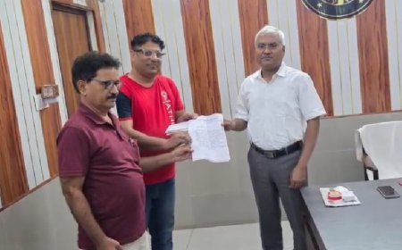 Sambhal News: सम्भल में SBI पर गंभीर आरोप! MBBS एडमिशन के लिए रखे 7 लाख रुपये फ्रीज, 3 अक्टूबर तक फीस जमा नहीं हुई तो एडमिशन रद्द होने का खतरा