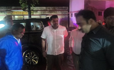 सीतापुर डीएम ने किया सीएचसी रेउसा का औचक निरीक्षण, मरीजों का जाना हाल