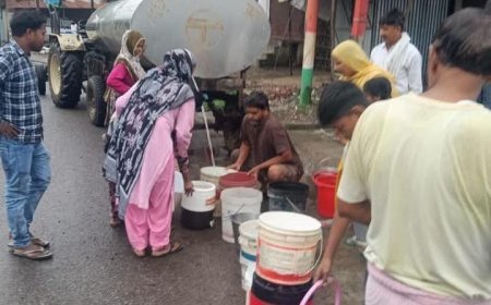 सीतापुर के ब्रह्मपुरी में बिजली गुल होने से पेयजल संकट, जनरेटर चलाकर भरी गईं पानी की टंकियां